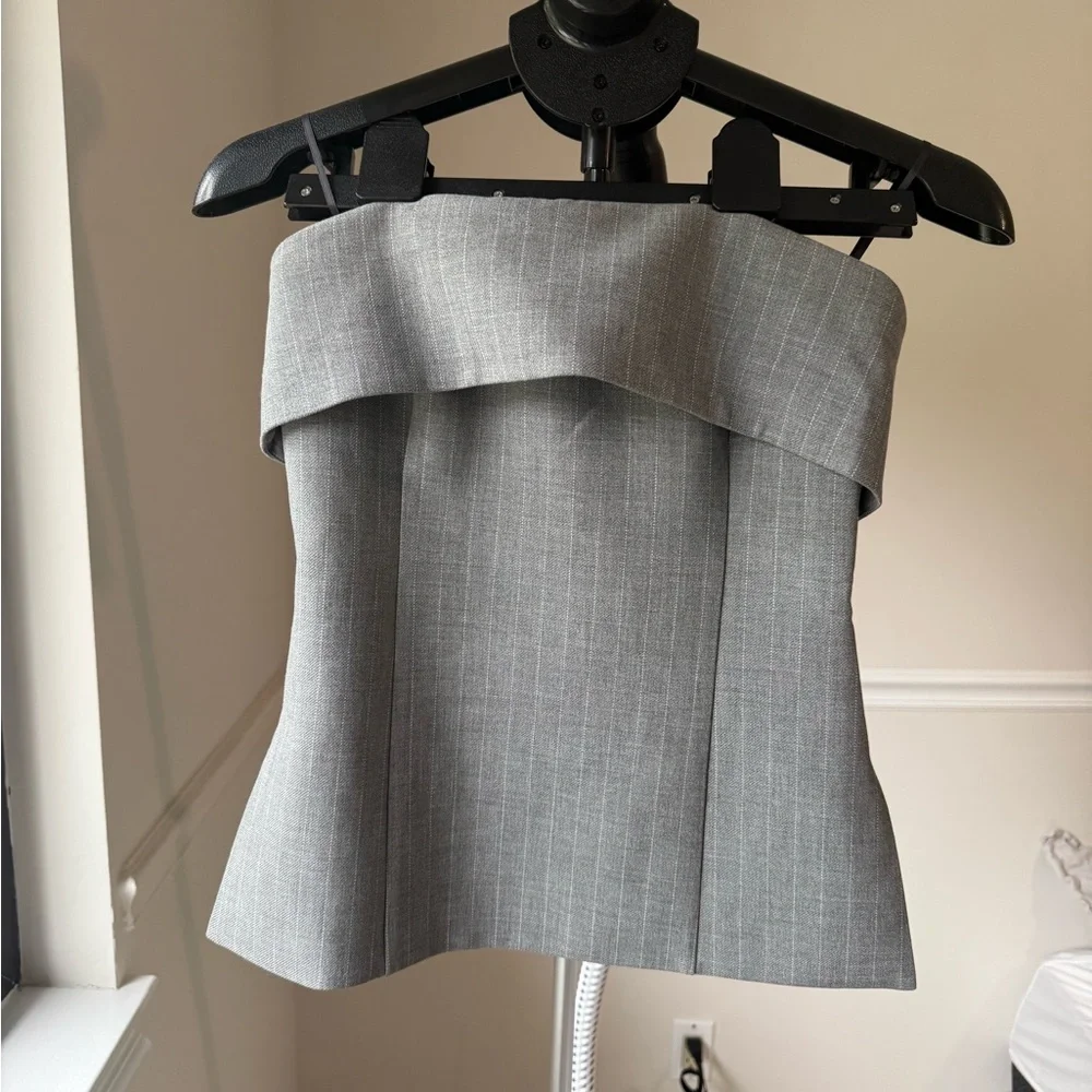 Gray top - Picture 2 of 4